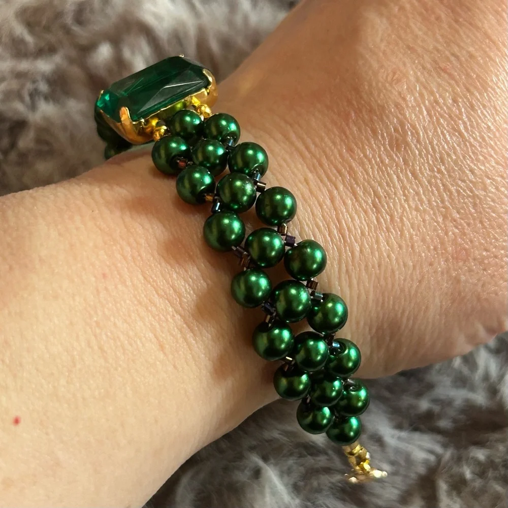 Handcrafted emerald green Czech glass pearl rainbow seed bead lattice bracelet